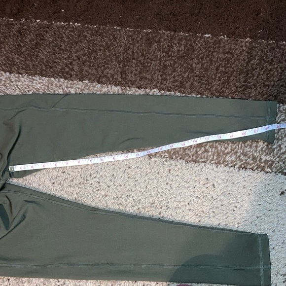 Puma Green Capris for Effortless Style - Picture 10 of 11